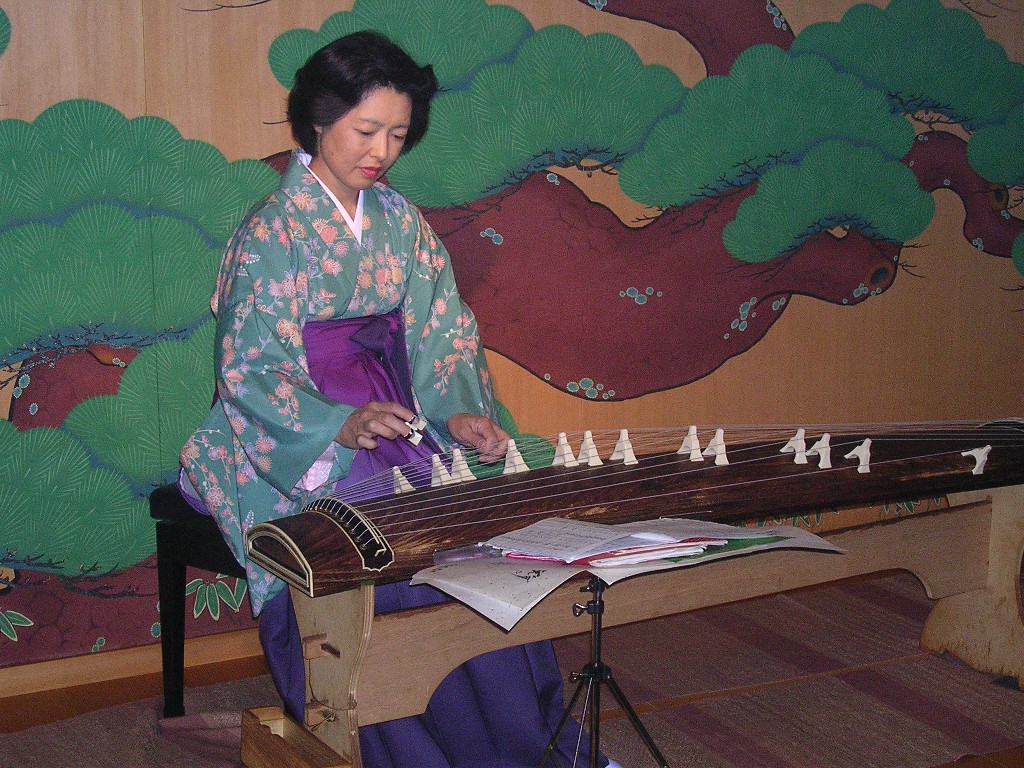 Suonatrice di Koto